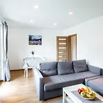 Apartament 8