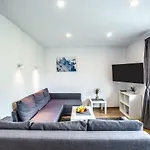 Apartament 8